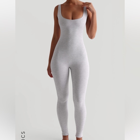 Open back jumpsuit - Picture 2 of 3